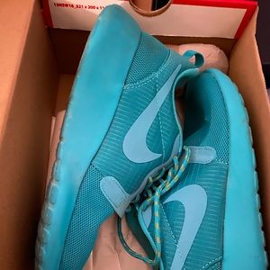 Nike Women’s Roshe Runs 6.5